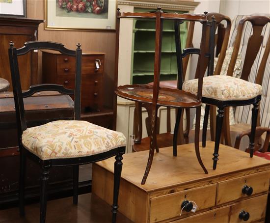 A painted mahogany and satinwood two tier etagere and a pair of chairs Etagere W.59cm